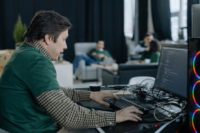 Your AI Is Drowning in Its Own Context — Why Longer Conversations Make It Worse
